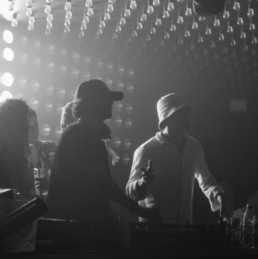 JOZABAD y Digmo durante un set b2b en Six, Puerto Vallarta
